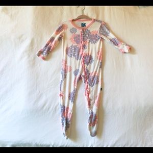 Kickee Pants long sleeve footie w/ button clousure